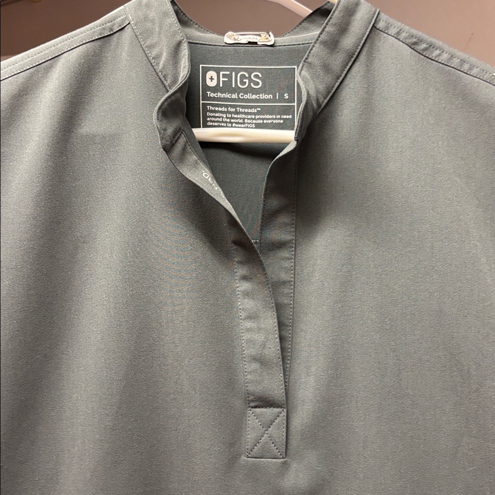 Figs Charcoal Scrub Top po#2491
